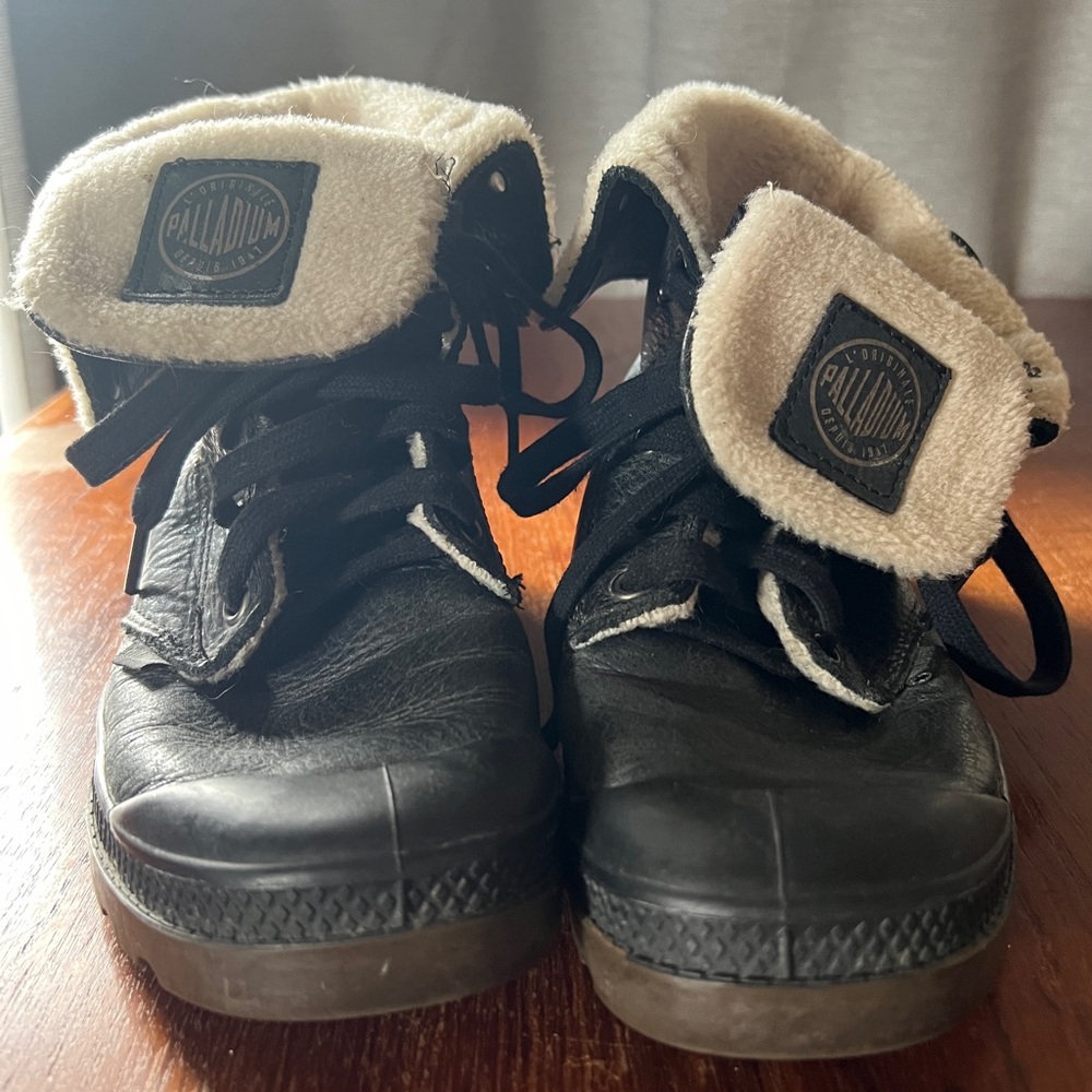 Palladium black leather shearling lined boots